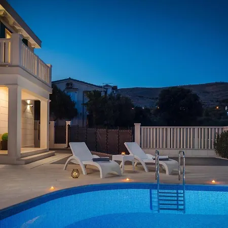 Kami - 4 Stars Villa, Heated Pool *