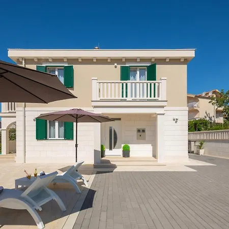 Kami - 4 Stars Villa, Heated Pool *