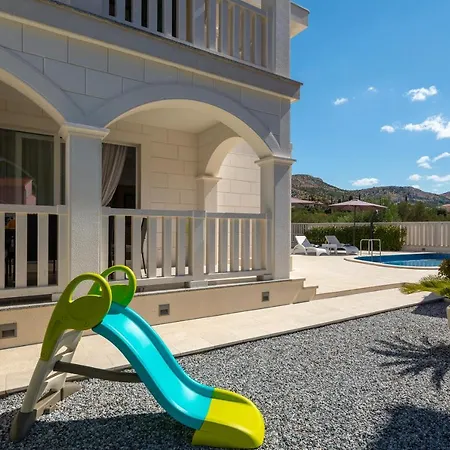 Kami - 4 Stars Villa, Heated Pool Примоштен