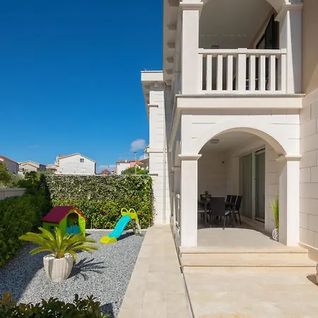 Kami - 4 Stars Villa, Heated Pool Вилла *