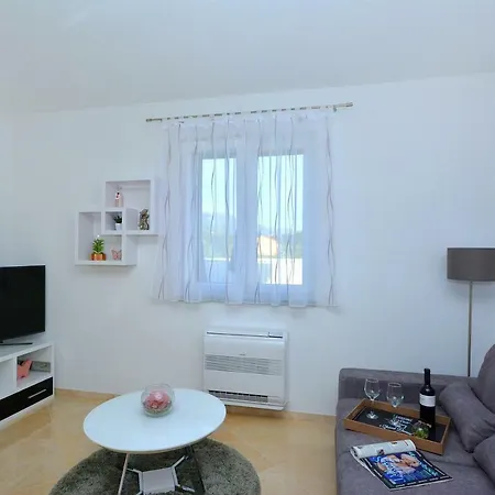 Вилла Kami - 4 Stars Villa, Heated Pool Примоштен