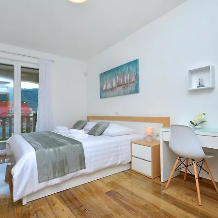 Kami - 4 Stars Villa, Heated Pool Примоштен