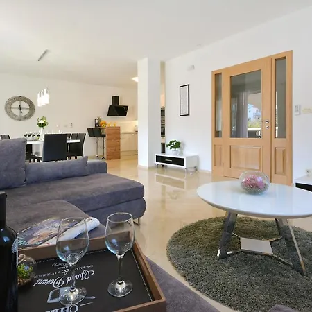 Kami - 4 Stars Villa, Heated Pool *