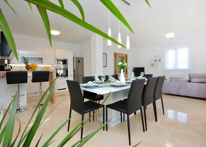 Kami - 4 Stars Villa, Heated Pool *